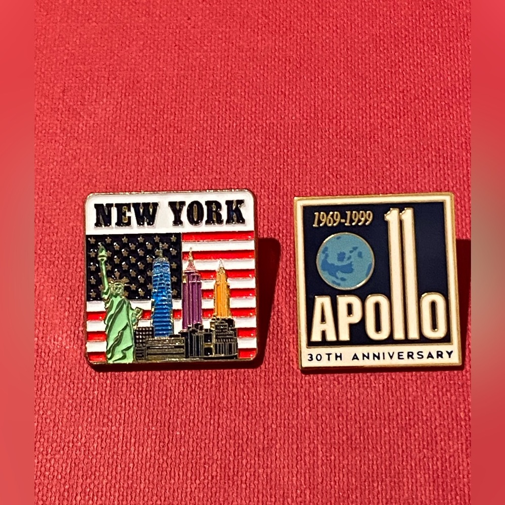 Vintage  pin from the 30th anniversary of Apollo 11/ USA flag